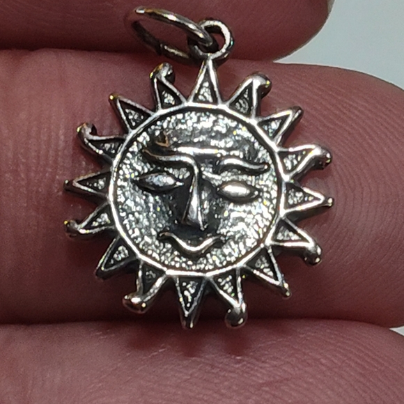 Vintage "Sun" charm for charm bracelet - Picture 3 of 6